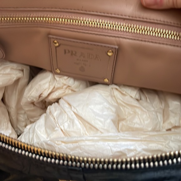 Prada bag with adjustable strap - Picture 4 of 8